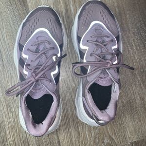 * Adidas Ozweego Sneaker Purple Legacy
* purple 
* girls size 4